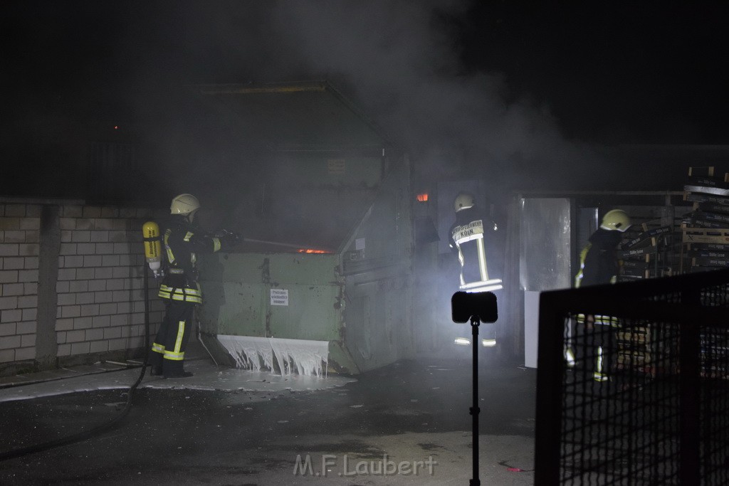 Feuer Papp Presscontainer Koeln Hoehenberg Bochumerstr P096.JPG - Miklos Laubert